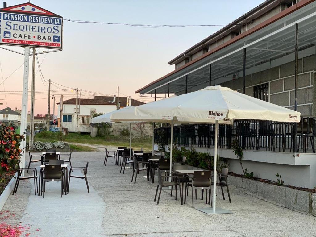 Hostal Sequeiros San Ciprian de Vinas ภายนอก รูปภาพ