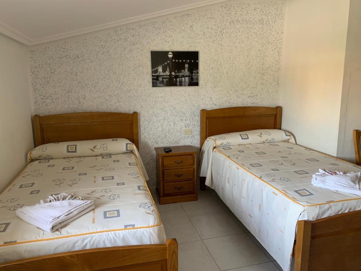 Hostal Sequeiros San Ciprian de Vinas ภายนอก รูปภาพ