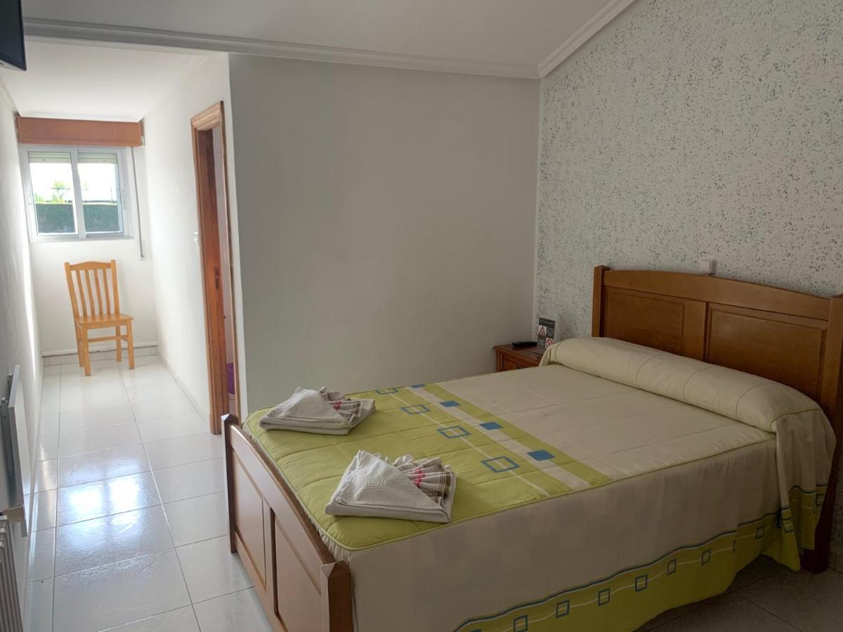 Hostal Sequeiros San Ciprian de Vinas ภายนอก รูปภาพ
