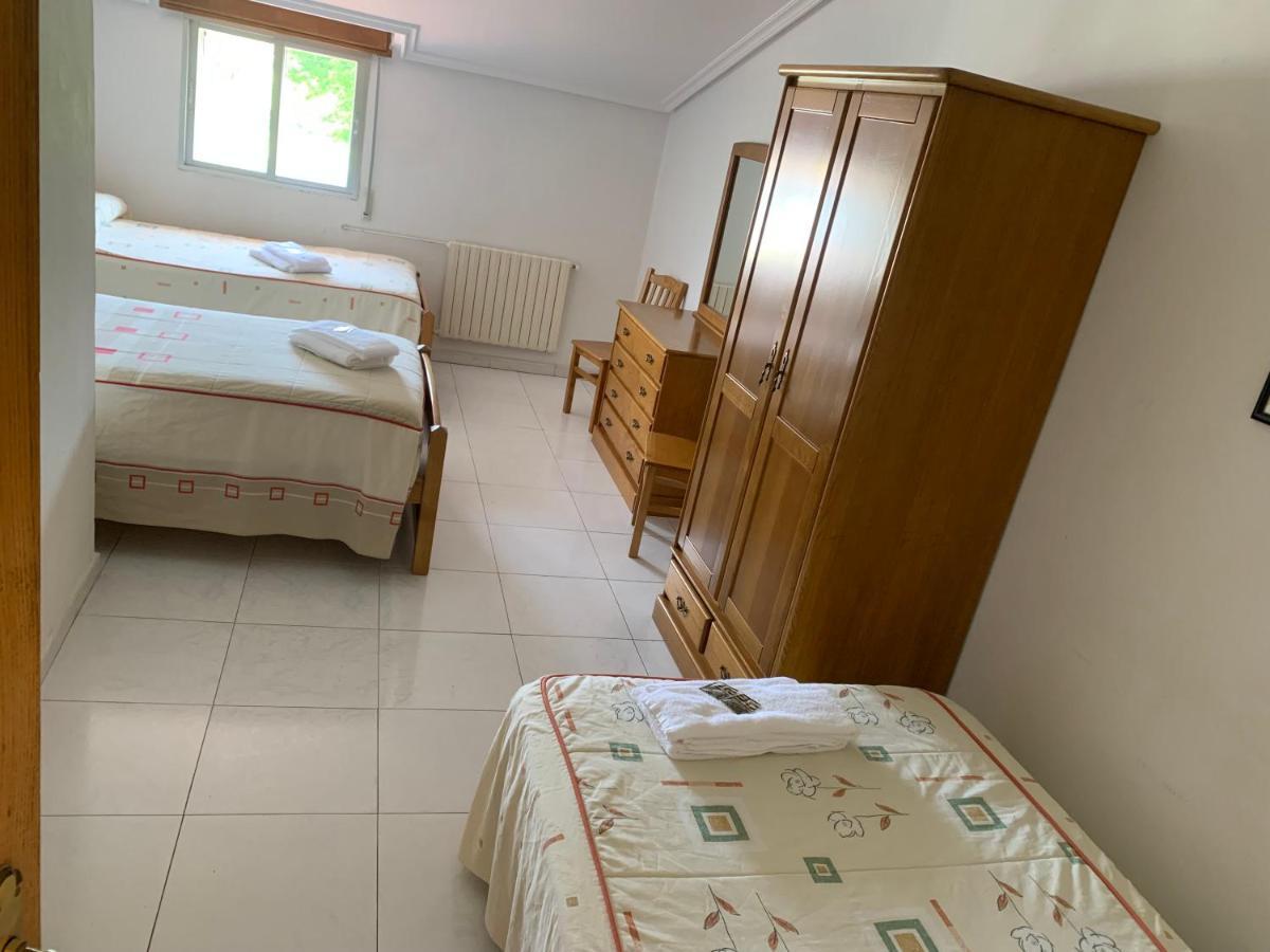 Hostal Sequeiros San Ciprian de Vinas ภายนอก รูปภาพ