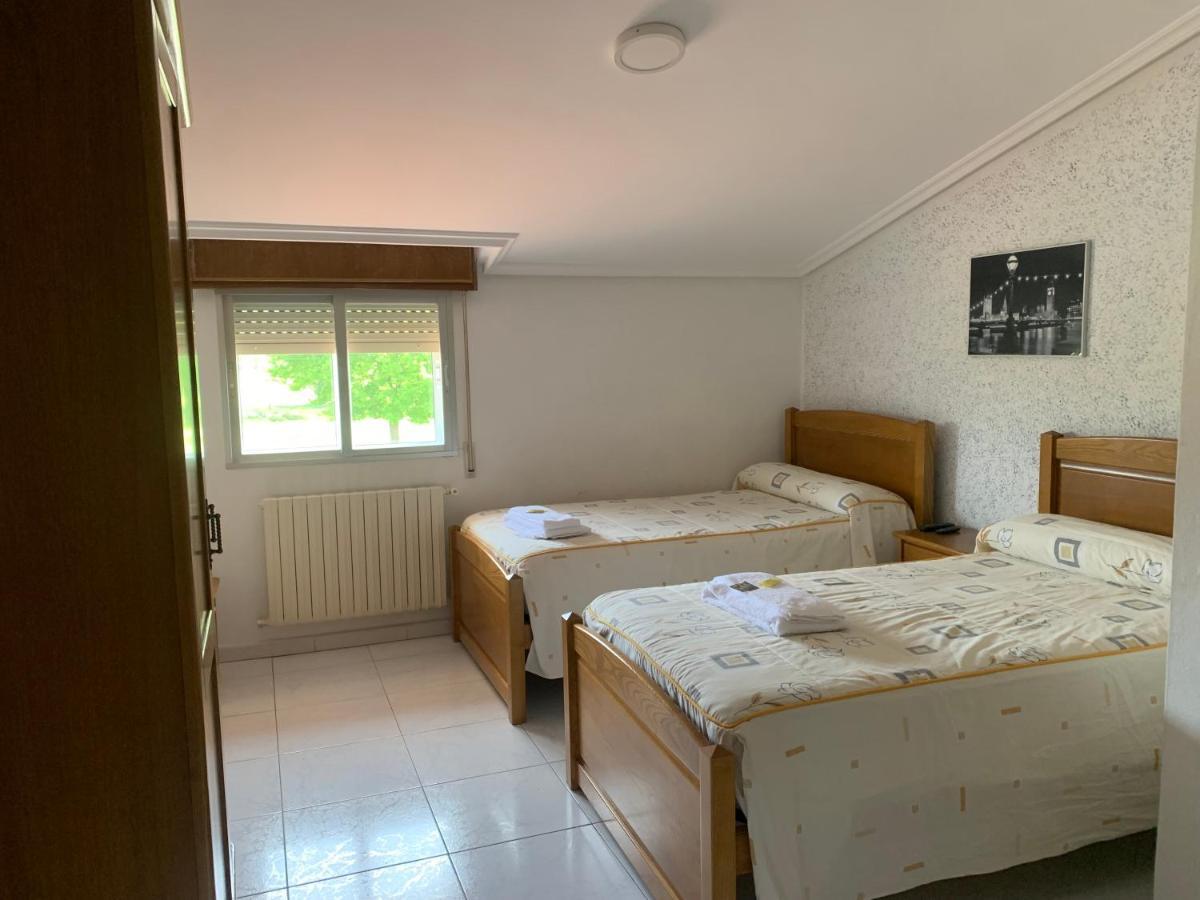 Hostal Sequeiros San Ciprian de Vinas ภายนอก รูปภาพ