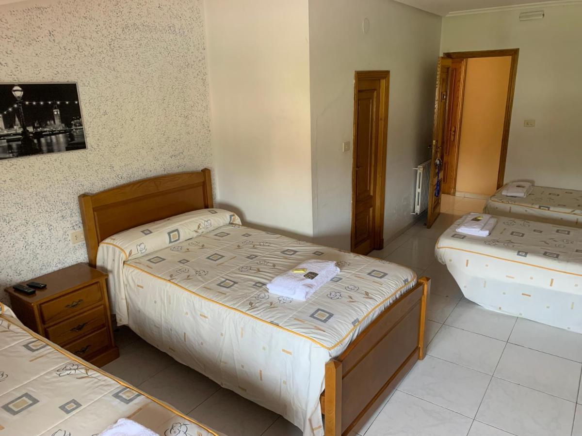 Hostal Sequeiros San Ciprian de Vinas ภายนอก รูปภาพ
