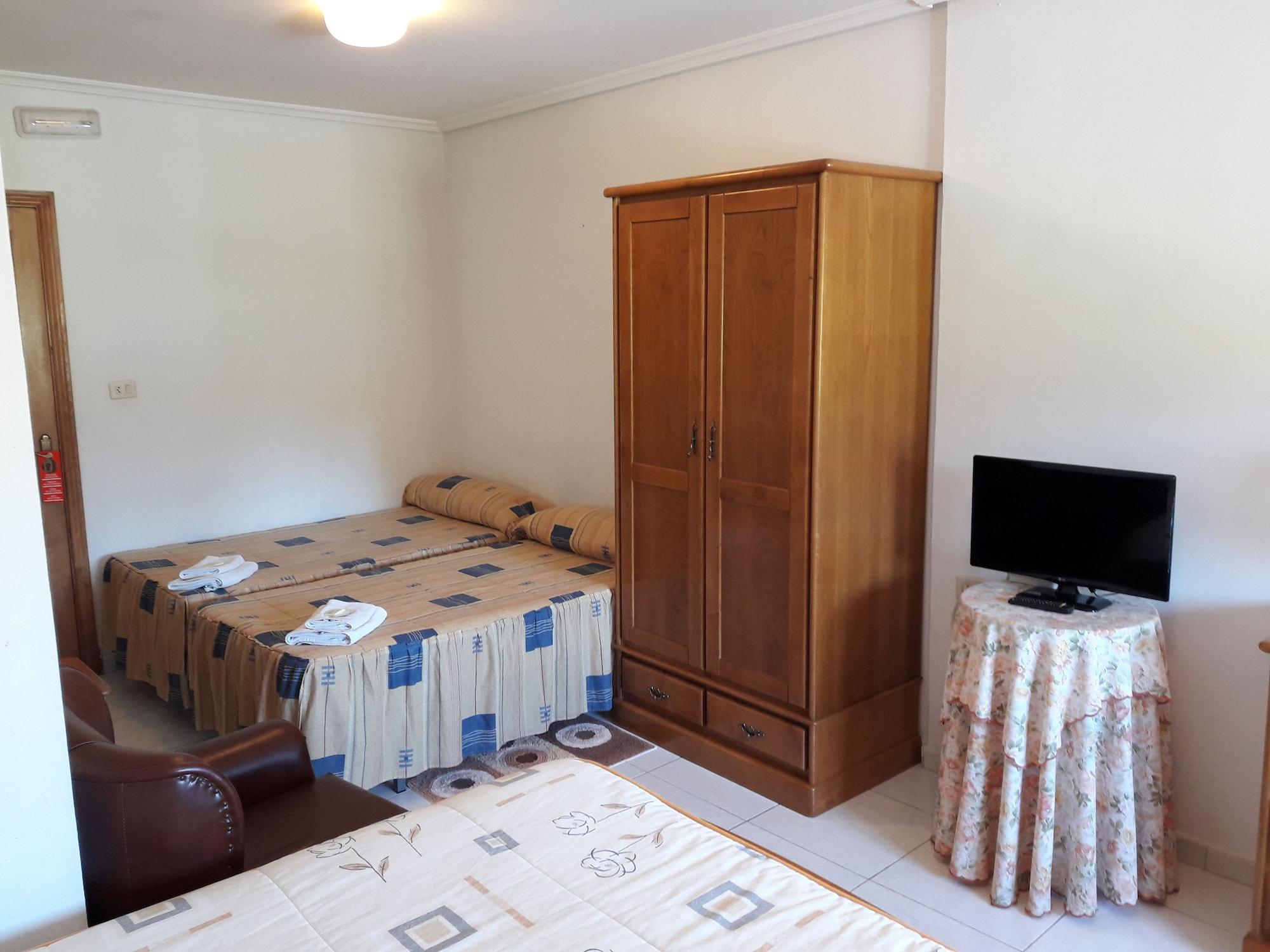 Hostal Sequeiros San Ciprian de Vinas ภายนอก รูปภาพ