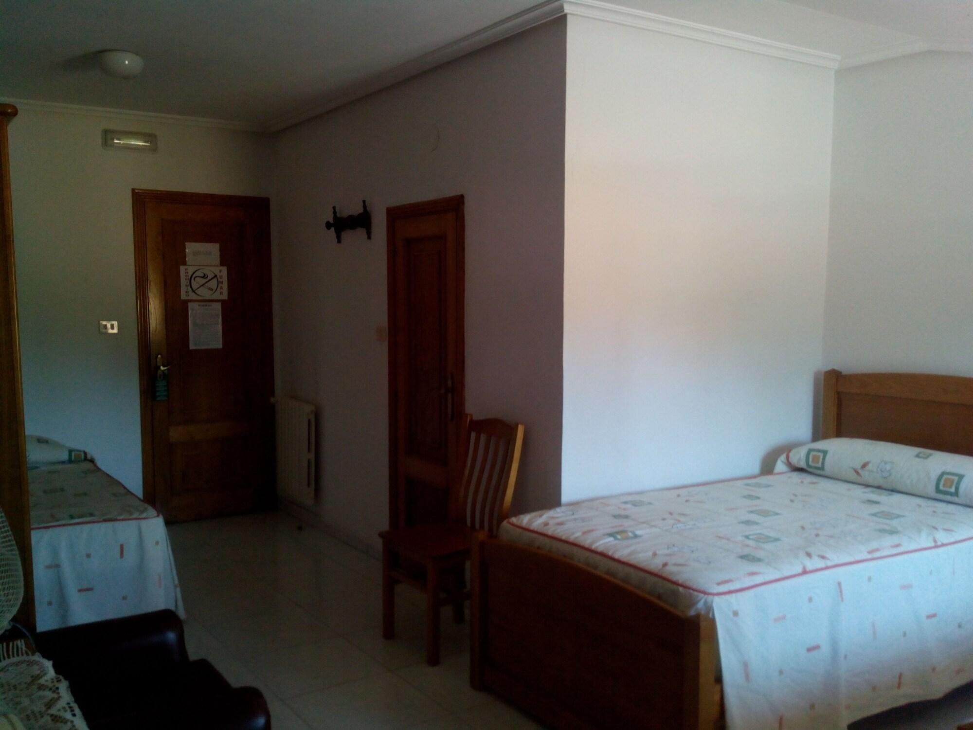 Hostal Sequeiros San Ciprian de Vinas ภายนอก รูปภาพ