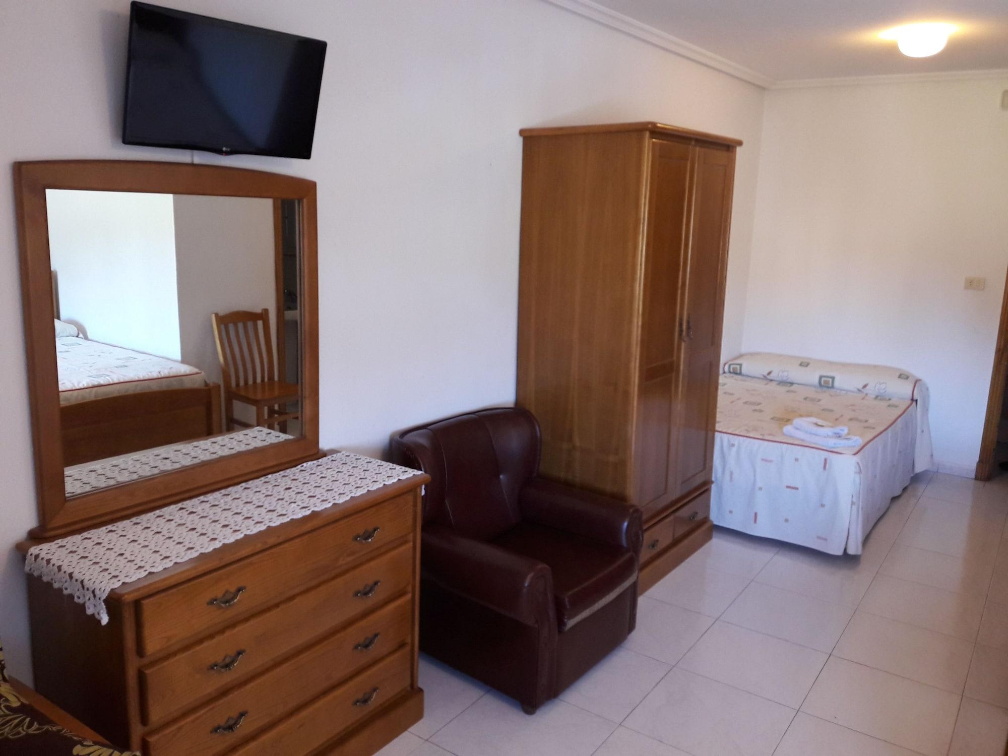 Hostal Sequeiros San Ciprian de Vinas ภายนอก รูปภาพ