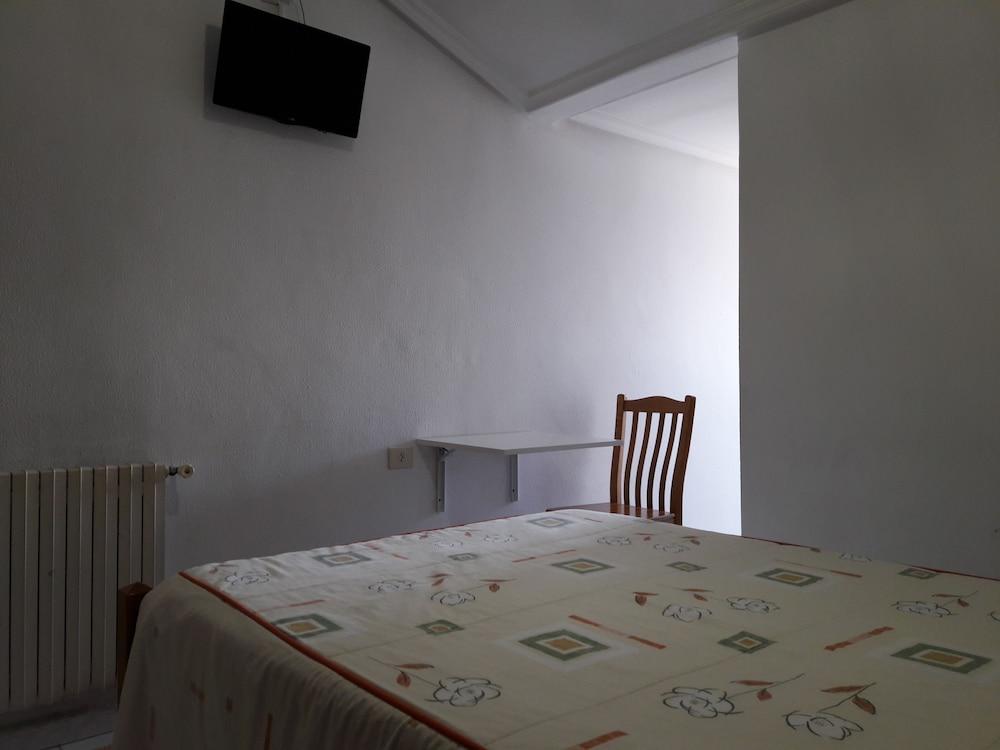 Hostal Sequeiros San Ciprian de Vinas ภายนอก รูปภาพ