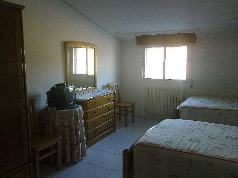 Hostal Sequeiros San Ciprian de Vinas ภายนอก รูปภาพ